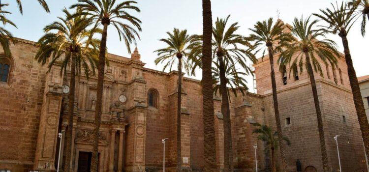 La plaza de la Catedral de Almería, el inicio del camino