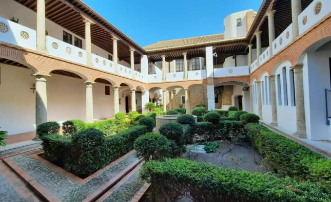 El Convento de Las Puras, una ciudad dentro de Almería