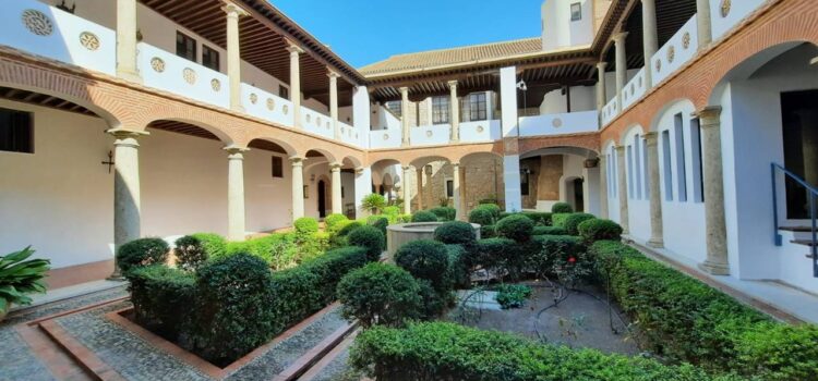 El Convento de Las Puras, una ciudad dentro de Almería