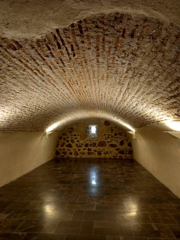 Interior del castillo de Carboneras. | Beatriz Hidalgo/QVEA