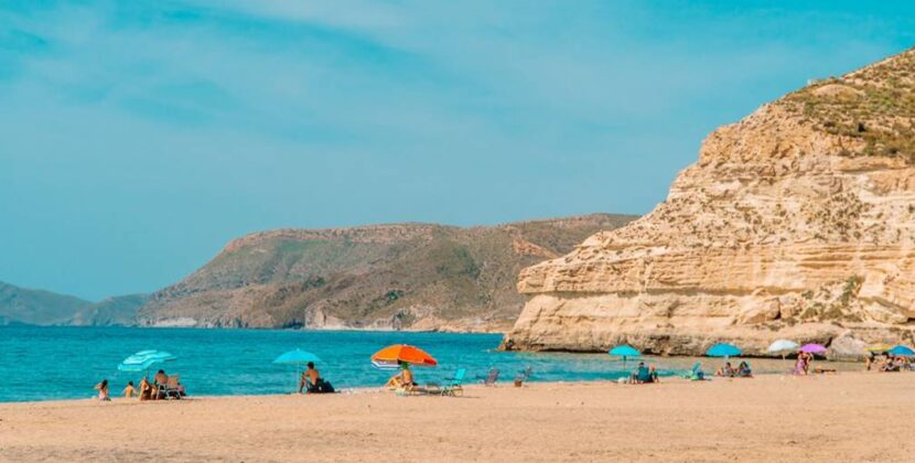 Qué ver en Agua Amarga, una de las joyas del Cabo de Gata